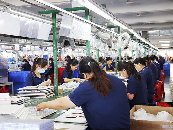 大牌鏡業(yè)-裝配產(chǎn)線 大牌鏡業(yè)-裝配產(chǎn)線